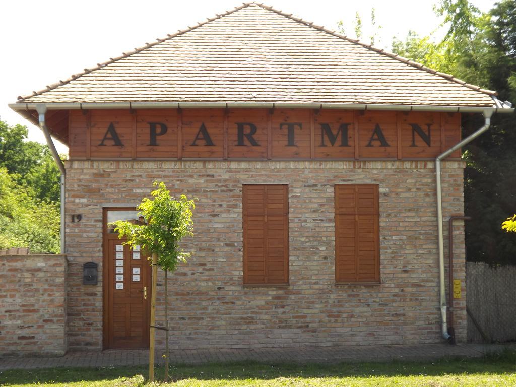 Gyulai Fuerdoe Apartman Стая снимка