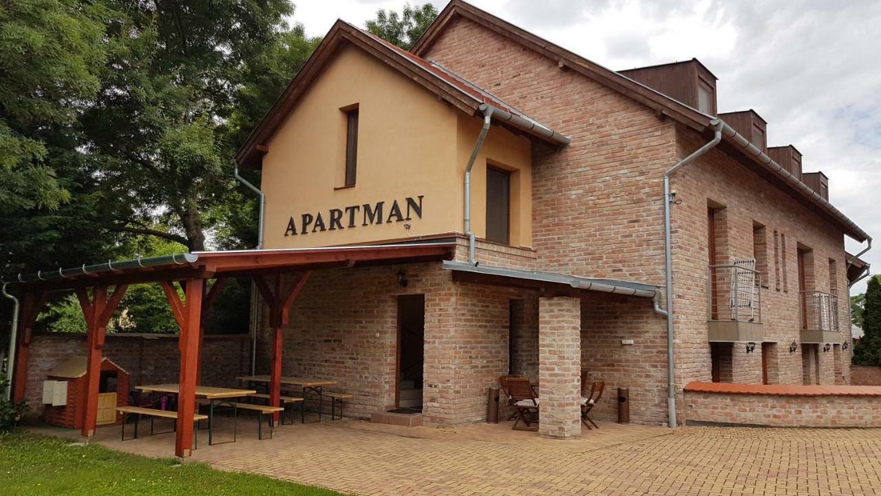 Gyulai Fuerdoe Apartman Екстериор снимка