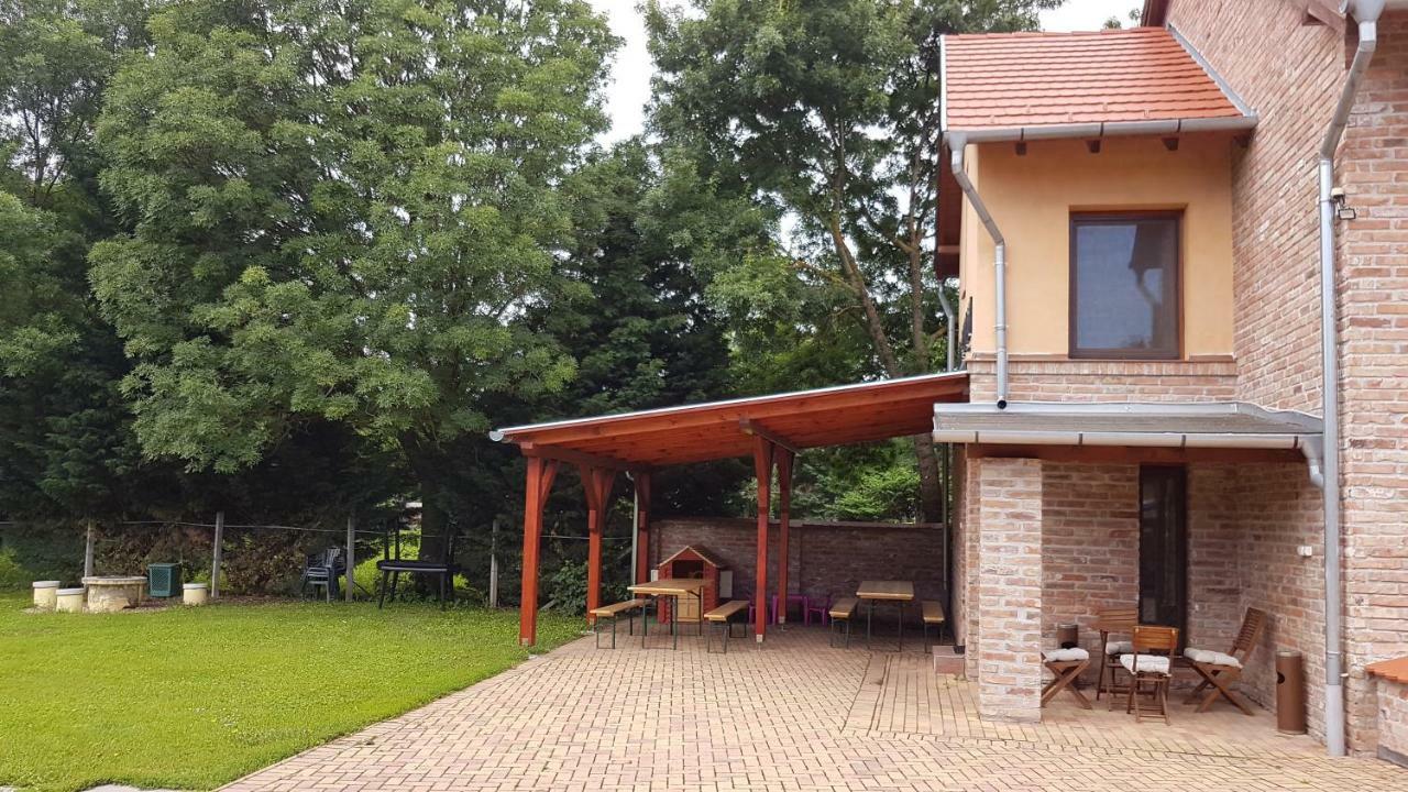Gyulai Fuerdoe Apartman Екстериор снимка