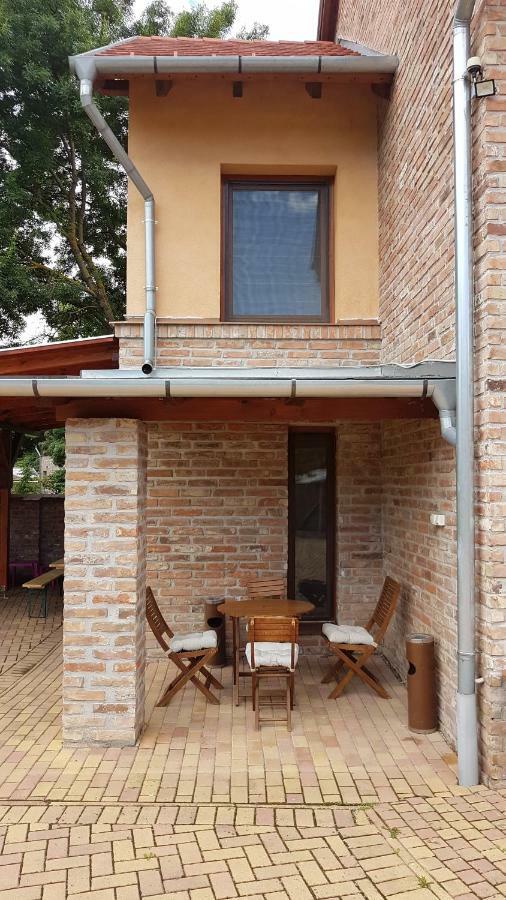 Gyulai Fuerdoe Apartman Екстериор снимка